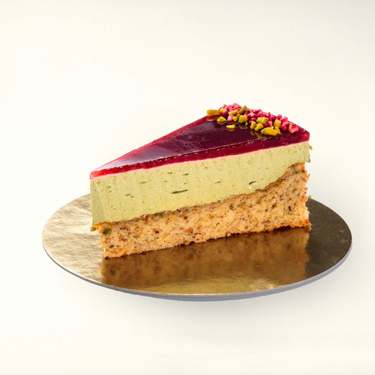 Málnás pisztáciás tortaszelet